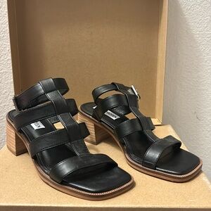Steve Madden Size 6.5 ankle strap black sandals